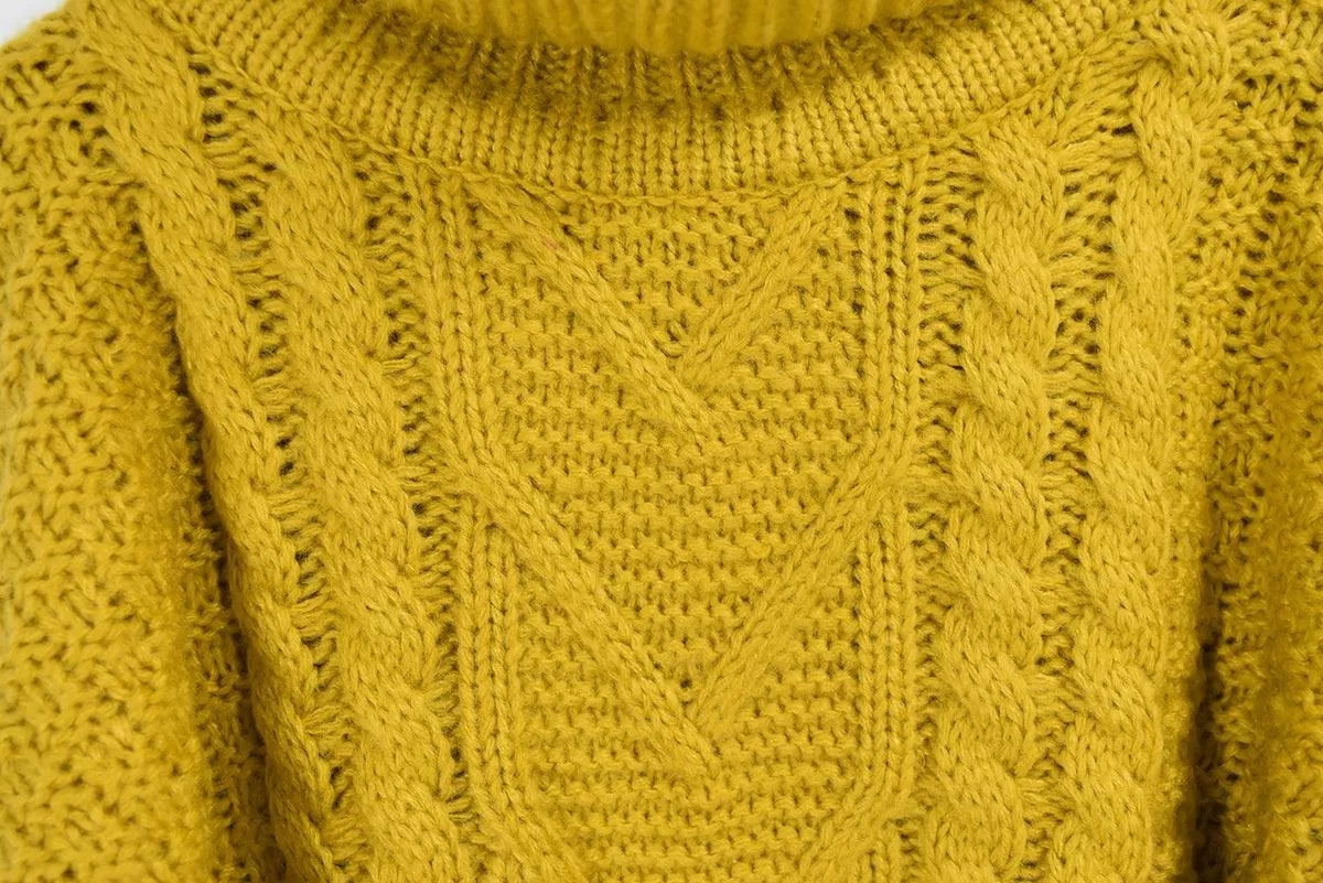 HEAVY CABLE-KNIT TURTLENECK