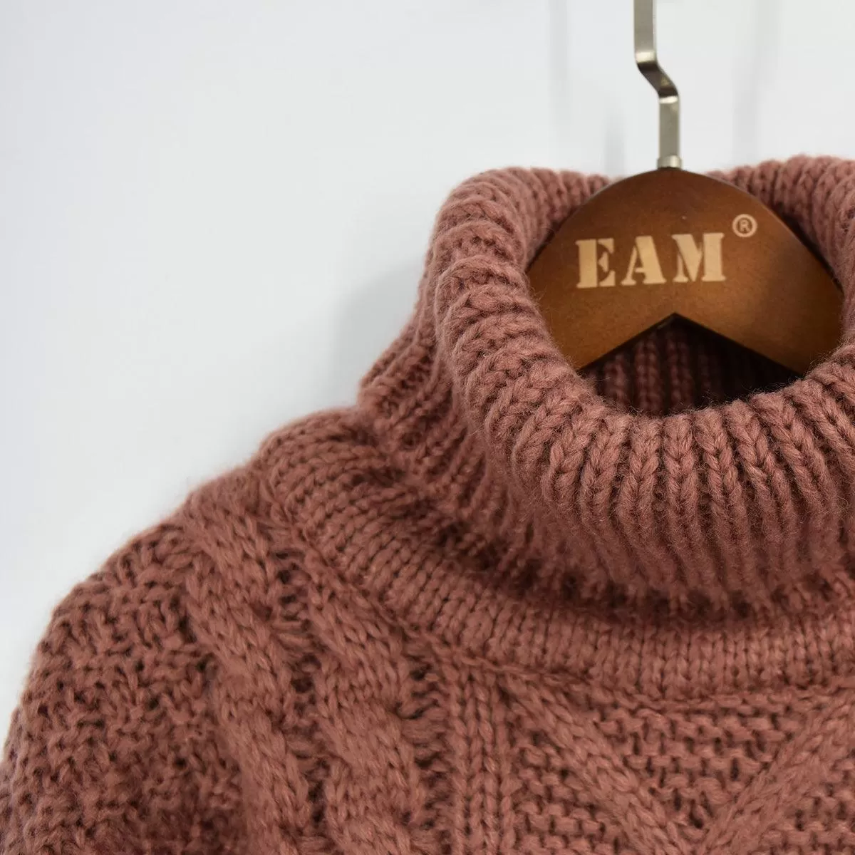 HEAVY CABLE-KNIT TURTLENECK