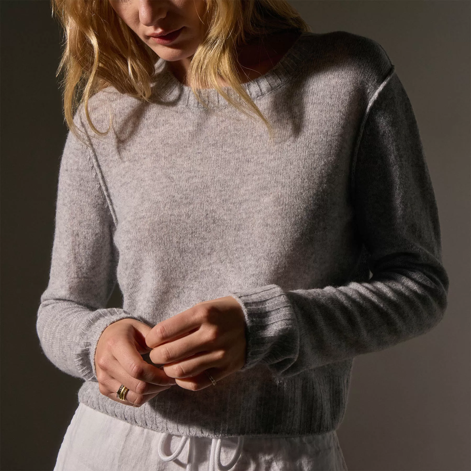 Soft Featherweight Cashmere Cropped Sweater - Light Heather Grey